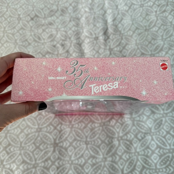 Barbie Special Edition Doll in Pink and Silver 35th Anniversary - Picture 4 of 6